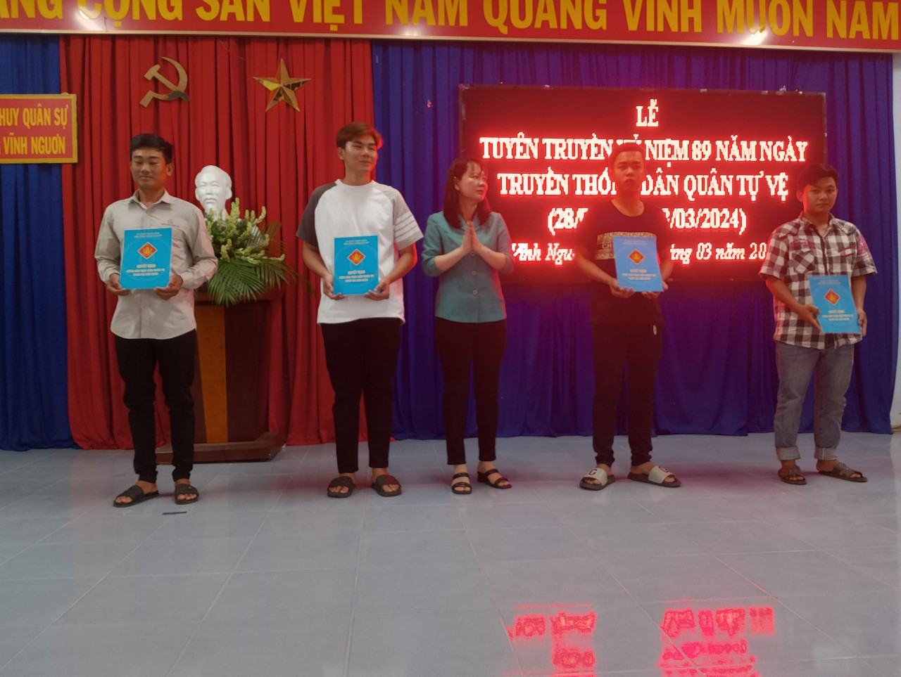 Ban Chỉ huy Quân sự phường Vĩnh Nguơn tổ chức Lễ kỷ niệm 89 năm ngày truyền thống lực lượng dân quân tự vệ và kết nạp lực lượng dân quân mới
